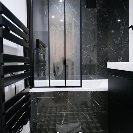 Montmartre Marvel! Designer Near Metro