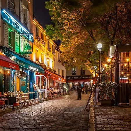Montmartre Marvel! Designer Near Metro Parijs